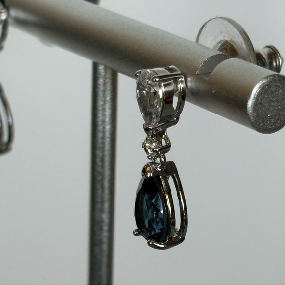 Rare Swarovski Blue Pear-Cut And Clear Crystals Vintage Drop Earrings 19mm - Picture 5 of 16